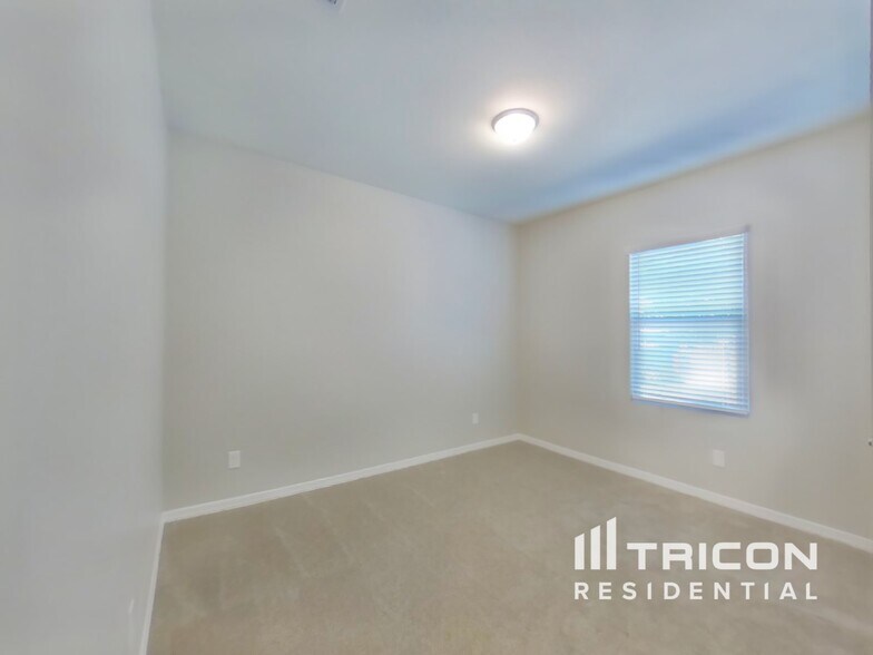 Building Photo - 33598 N Draba Ln