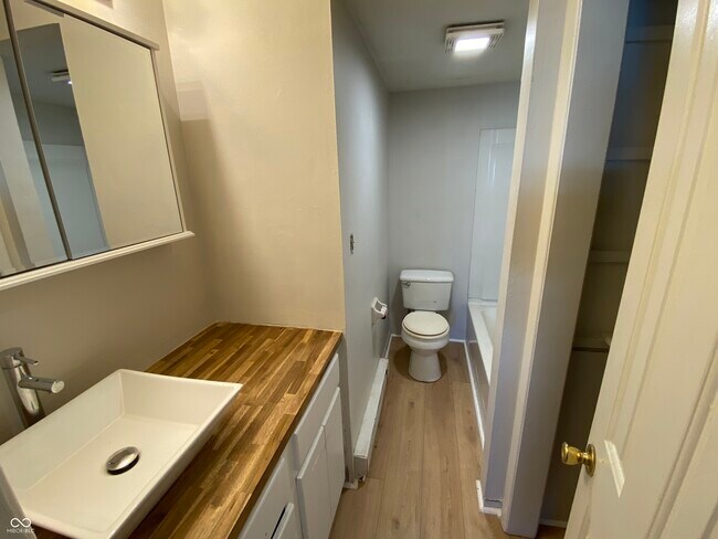 Building Photo - 701 S 14th St