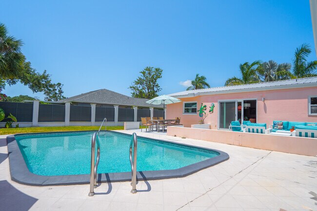 Building Photo - 4056 38th Way S