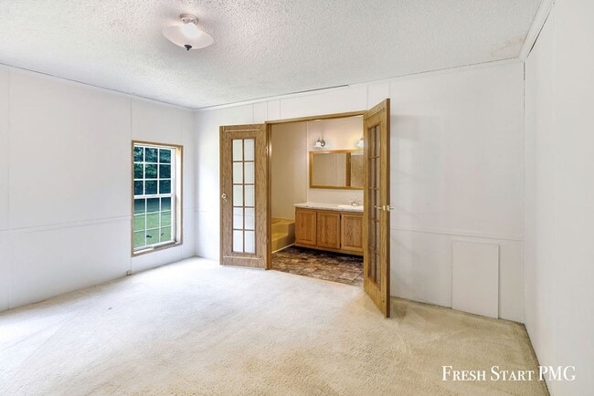 Building Photo - Freshly Renovated 2 Bed, 2 Bath Home on Ac...