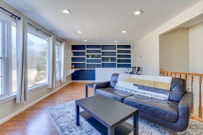 Building Photo - 7913 Central Park Cir