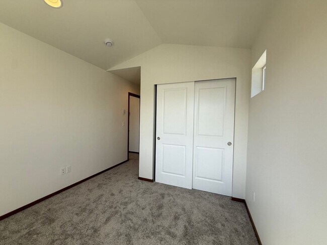 Building Photo - 3Bd/2.5Ba Everett Condo