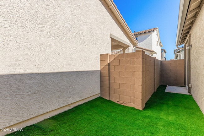 Building Photo - 14134 W Hackamore Dr