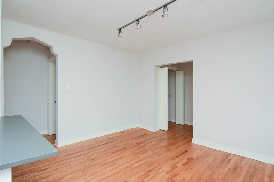Building Photo - 2425 N Kedzie Blvd