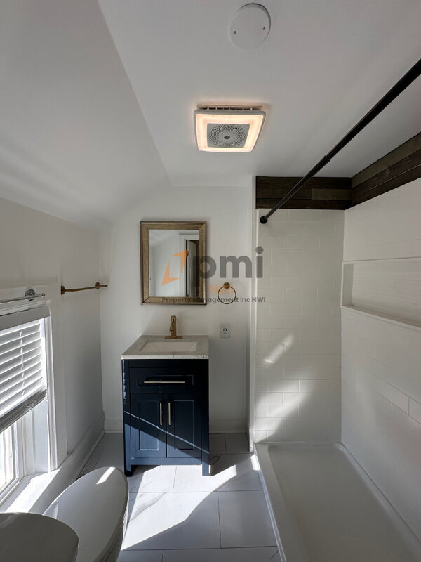 Building Photo - 511 W Goldsborough St