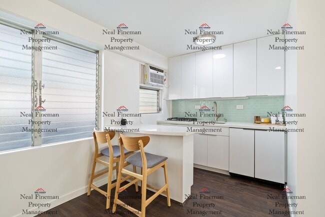 Building Photo - Furnished Studio, 1 Bath. Street parking. 1 year Lease. Electric water and sewer are included in ...