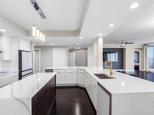 Building Photo - 5823 Bowen Daniel Dr