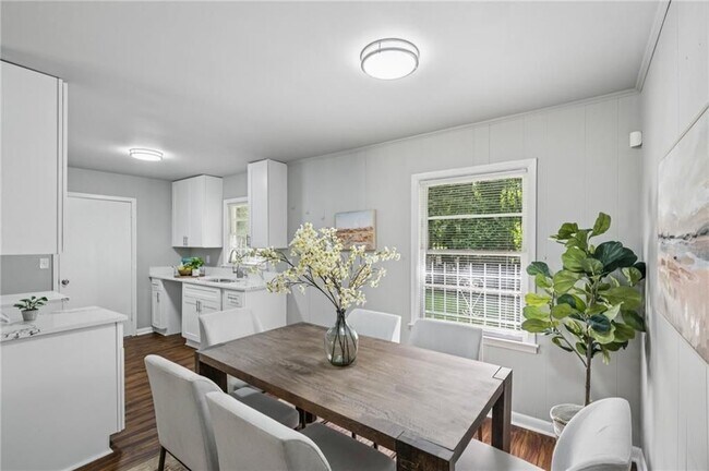 Building Photo - 3036 Will Rogers Pl SE