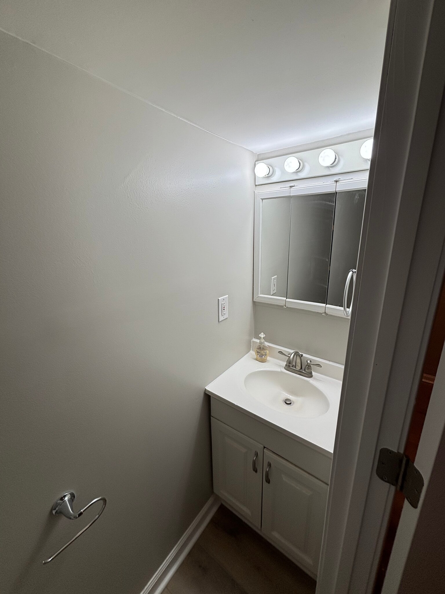 Building Photo - 1411 La Chateau Dr