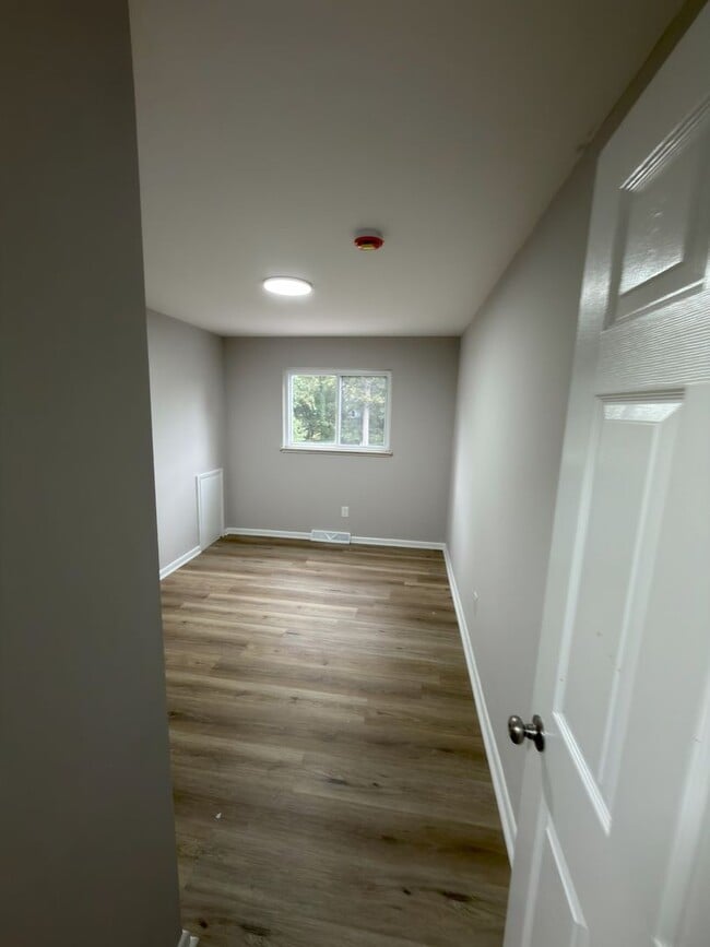 Building Photo - Beautifully Updated 4 Bedroom Rental Home