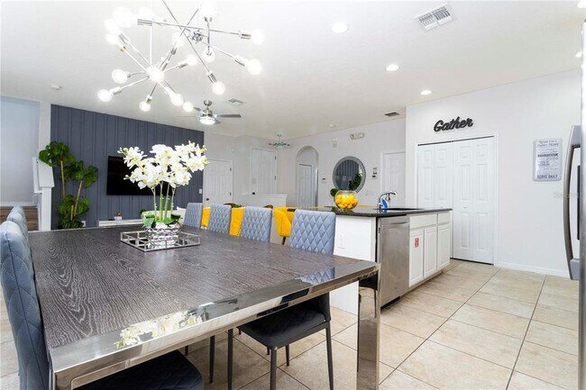 Building Photo - 650 Las Fuentes Dr