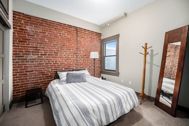 Building Photo - 232 N Broadway