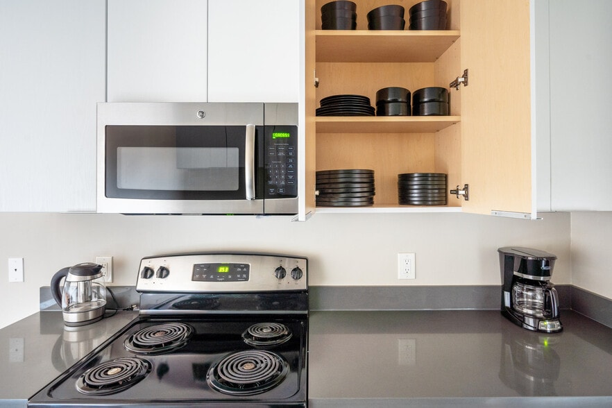 Building Photo - 600 Edgewater Blvd