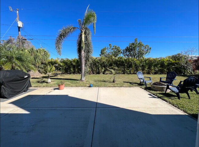 Building Photo - 3537 SE 1st Pl