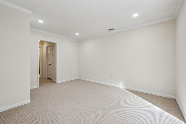 Building Photo - 24308 Plantation Dr NE