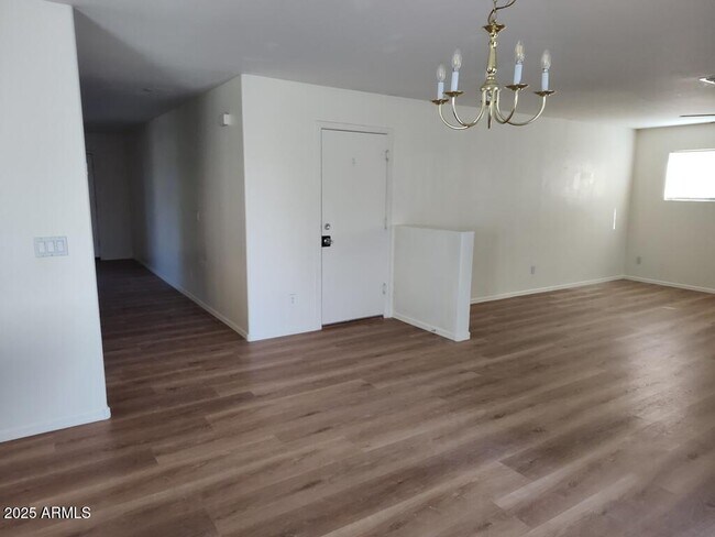 Building Photo - 33344 N Roadrunner Ln