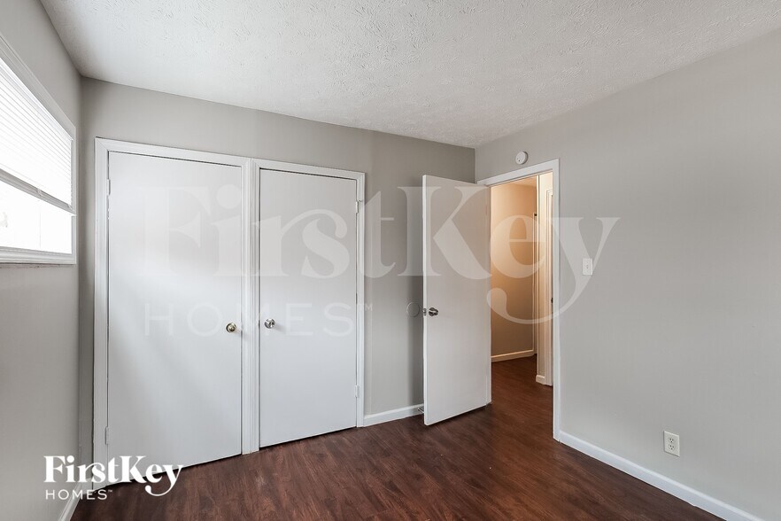 Building Photo - 4622 Karen Dr