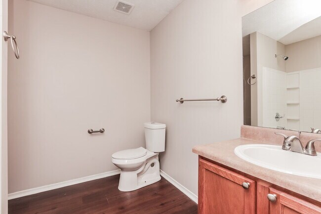 Building Photo - 5240 Sunsail Dr