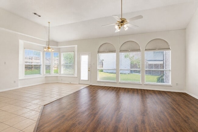 Building Photo - 10057 Wyndbrook Dr