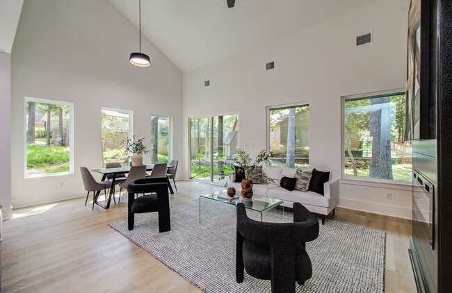 Building Photo - 1802 Rollingwood Dr