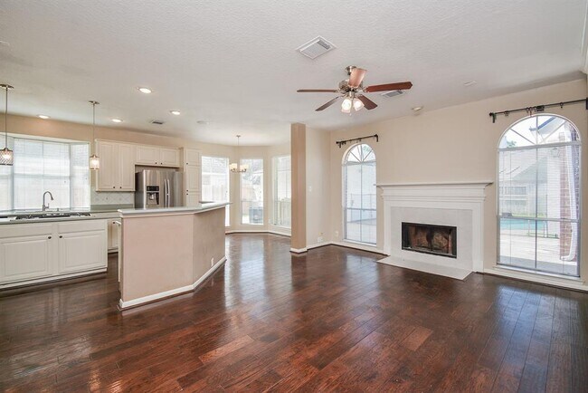 Building Photo - 623 Airybrook Ln