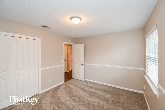 Building Photo - 4560 Crosstie Rd N