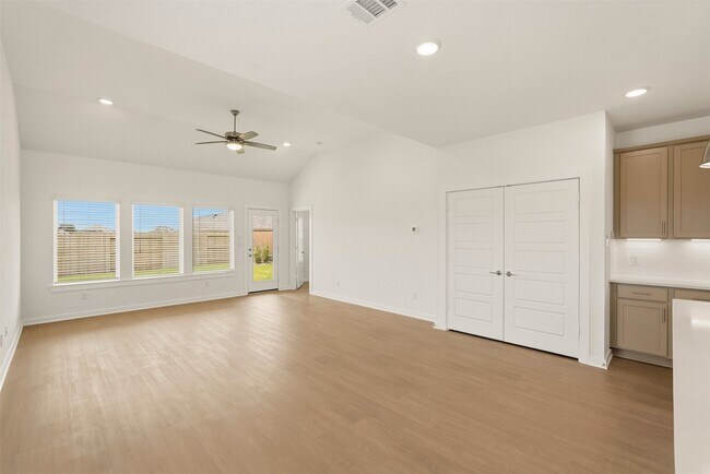 Building Photo - 32503 Midsummer Dr