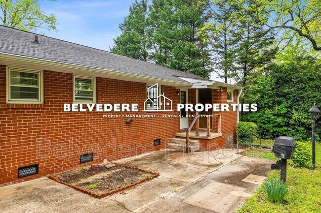 Building Photo - 2203 Oak Hill Dr