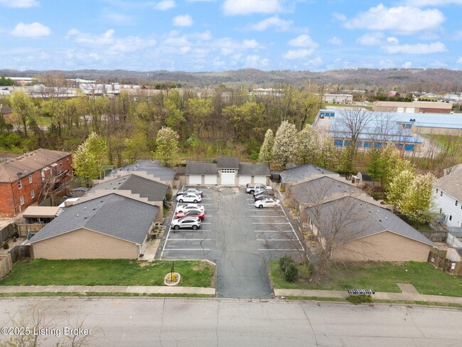 Building Photo - 704 Victoria Ct