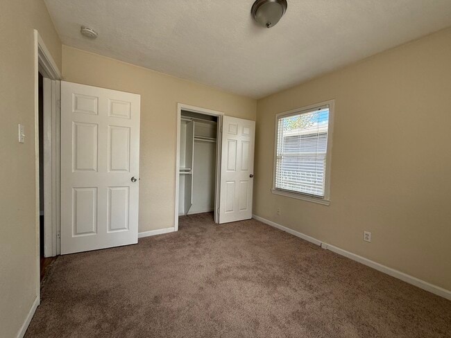 Building Photo - 1220 Browning Dr