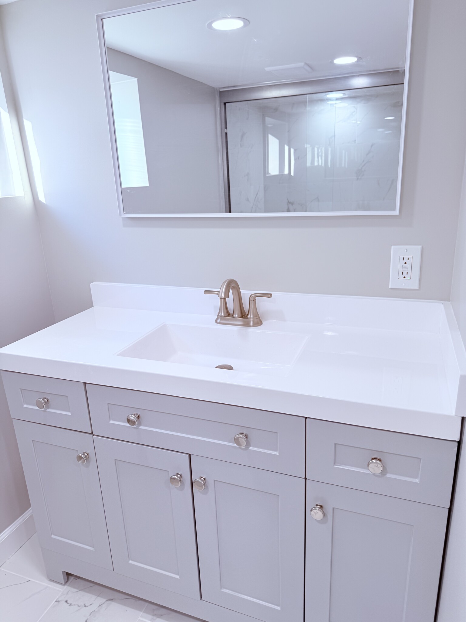 Building Photo - 692 Day Ave