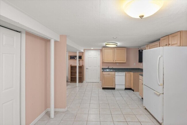 Building Photo - 58 Rustcraft Rd