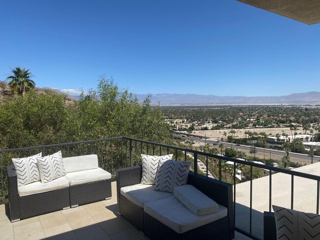 Building Photo - 2104 Southridge Dr