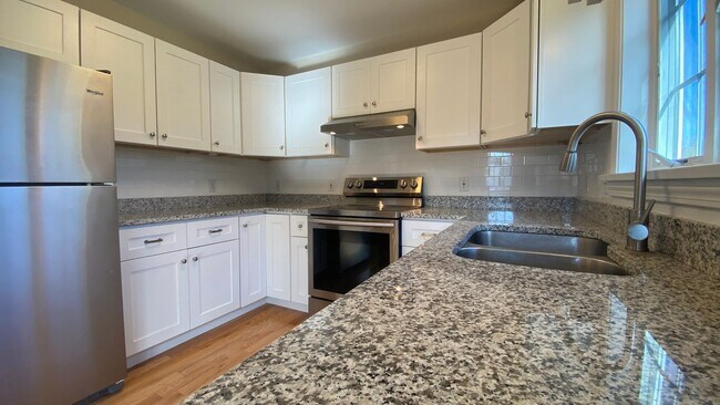 Building Photo - 312 Plaza Dr