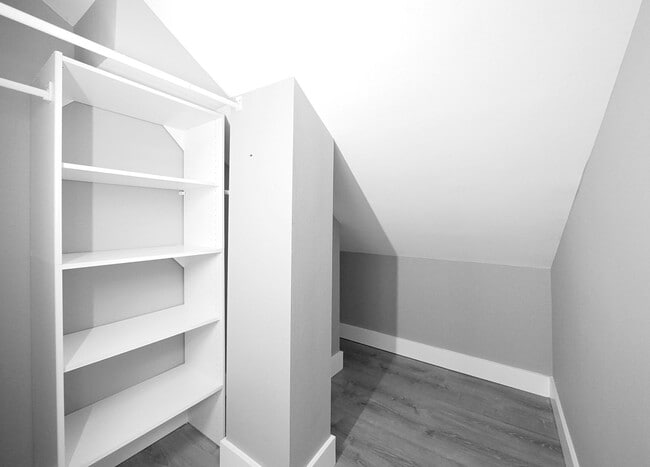 Building Photo - Updated Condo Available for Rent!