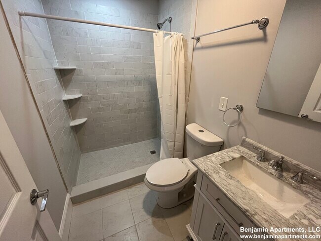 Building Photo - 372 Oxford St