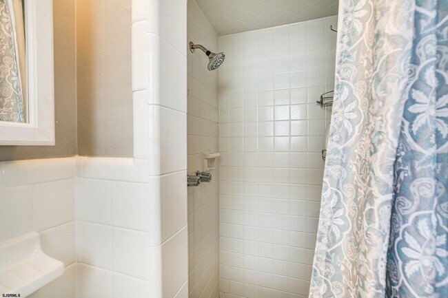 Building Photo - 200 N Essex Ave