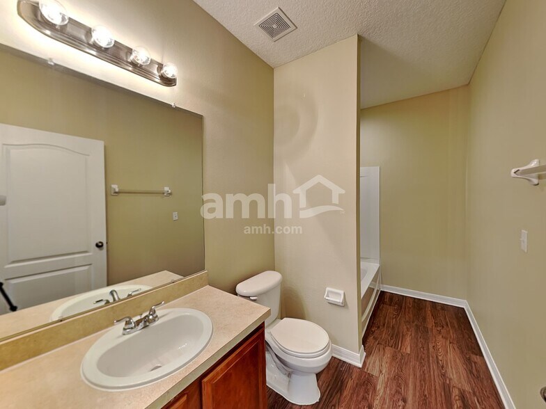 Building Photo - 711 Red Cedar Ct