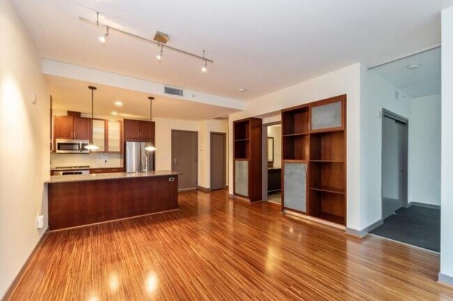 Building Photo - 1 bedroom in Seattle WA 98121