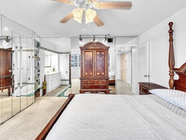Building Photo - 3430 Galt Ocean Dr