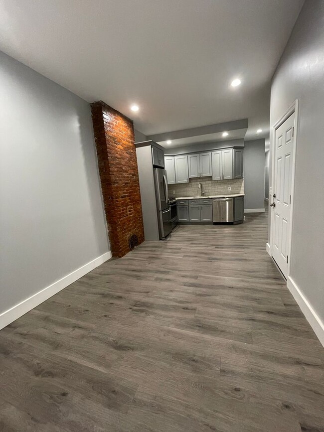 Building Photo - 427 Chambers Ave