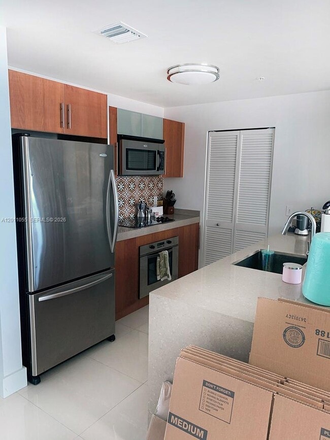 Building Photo - 300 S Biscayne Blvd