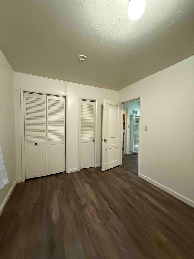 Building Photo - Quiet private one level cabin