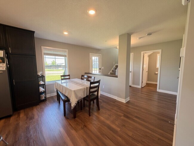 Building Photo - 4782 Martingale Dr