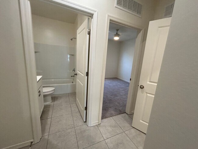 Building Photo - 4 BR, 3 bath, Beautiful Maricopa home in p...
