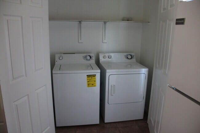 Building Photo - 1301 Robert Ray Dr