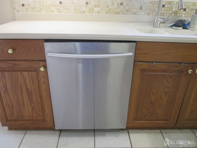 Building Photo - 103 Tived Ln E