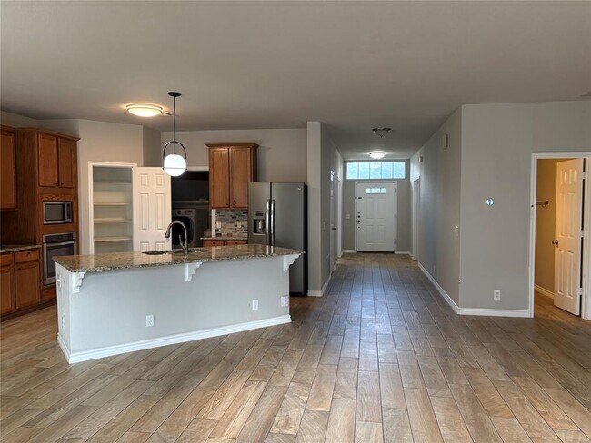 Building Photo - 1112 Vanderbilt Cir