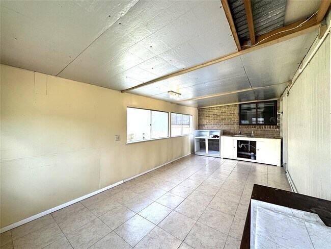Building Photo - 4801 Fairhaven St