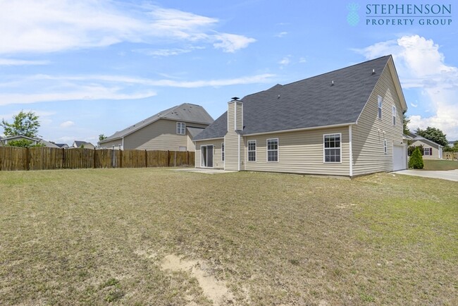 Building Photo - Freshly Remodeled 5 Bedroom with Primary B...
